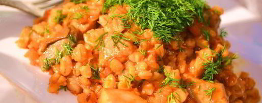 Шаг 7: перловки со свининой и грибами в томатном соусе