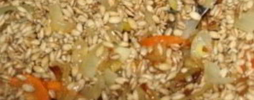 Шаг 2: перловки со свининой в горшочках