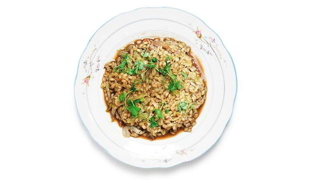 Рецепт Перловки, томленой с гранатовым соусом и савойской капустой