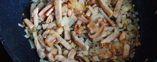 Шаг 1: каши пшенной с бужениной в горшочках