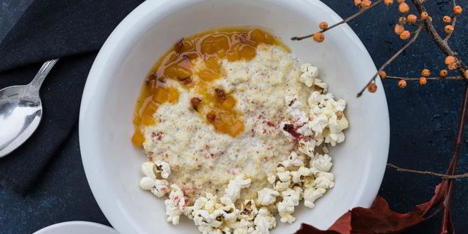 Рецепт пшенной каши на кокосовом молоке с чатни из тыквы и облепихи и попкорном