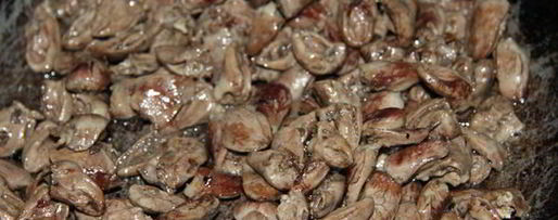 Шаг 3: пшенной каши с куриными сердечками