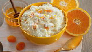 Рецепт Молочной рисовой каши с курагой и апельсиновым соком в мультиварке