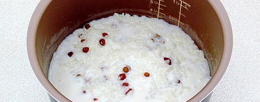 Шаг 2: рисовой каши на молоке с изюмом