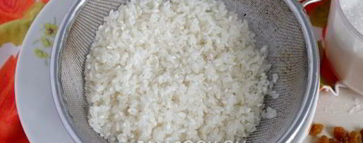 Шаг 4: рисовой каши на воде с изюмом