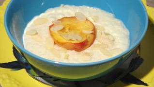 Рецепт Рисовой каши с белым шоколадом и запеченными персиками