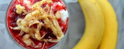 Шаг 4: рисовой каши с брусничным сиропом и бананом