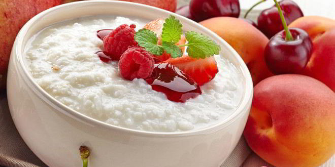 Рецепт рисовой каши с фруктами и вишневым джемом