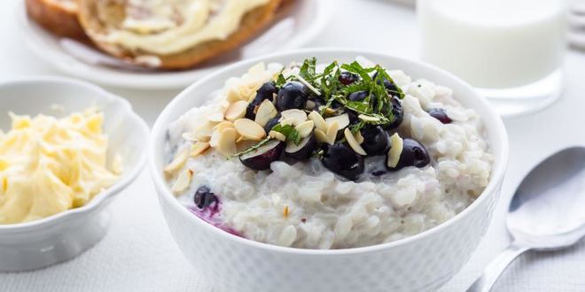 Рецепт рисовой каши с голубикой