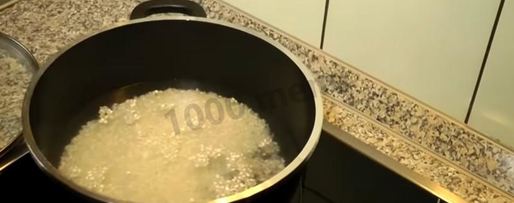 Шаг 2: рисовой каши с изюмом и молоком