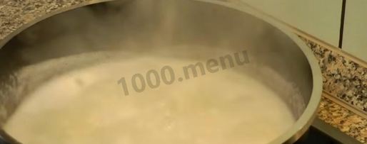 Шаг 4: рисовой каши с изюмом и молоком