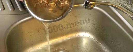 Шаг 5: рисовой каши с изюмом и молоком