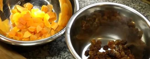 Шаг 7: рисовой каши с изюмом и молоком