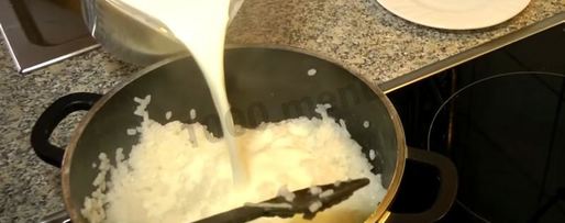 Шаг 8: рисовой каши с изюмом и молоком