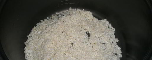 Шаг 2: рисовой каши с изюмом в мультиварке на молоке