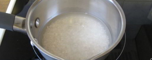 Шаг 2: рисовой каши с клубникой и кокосовым молоком