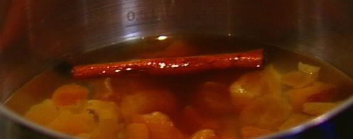 Шаг 2: рисовой каши с корицей, медом и сухофруктами