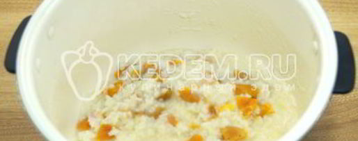 Шаг 5: рисовой каши с курагой в мультиварке