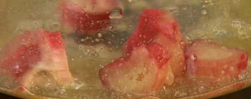 Шаг 1: рисовой каши с ревенем и тосты с кремом из ревеня