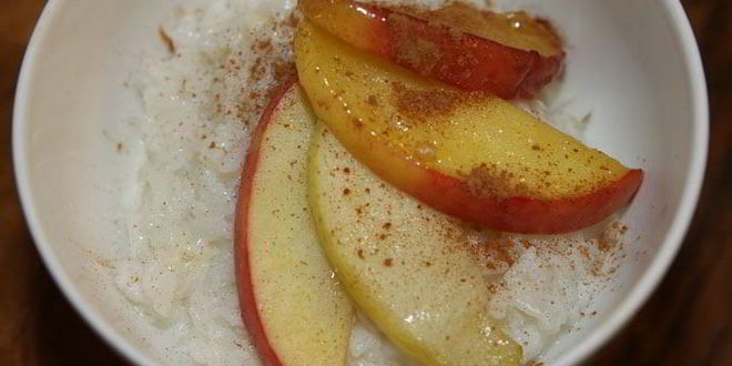 Рецепт рисовой каши с яблоками, медом и корицей