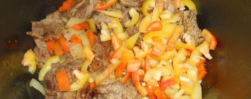 Шаг 2: рисовой каши со свининой и овощами в мультиварке