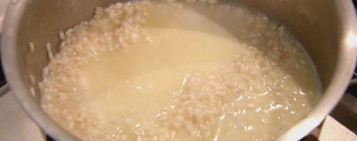 Шаг 4: шоколадной рисовой каши с изюмом и орехами