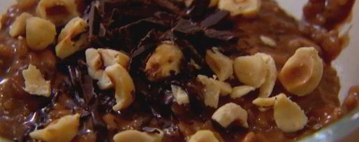 Шаг 6: шоколадной рисовой каши с изюмом и орехами