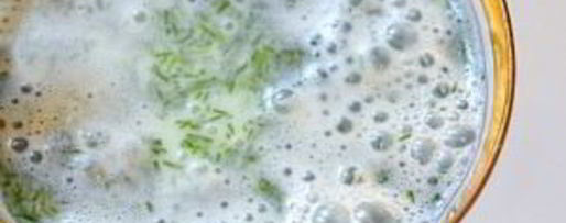 Шаг 3: айрана с огурцами и зеленью