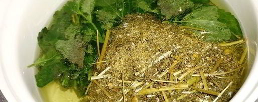 Шаг 2: холодного зеленого чая с ромашкой и мелиссой