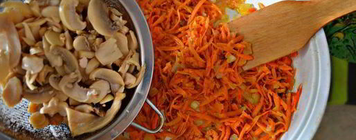 Шаг 2: куриных грудок, запеченных с грибами роза чайная