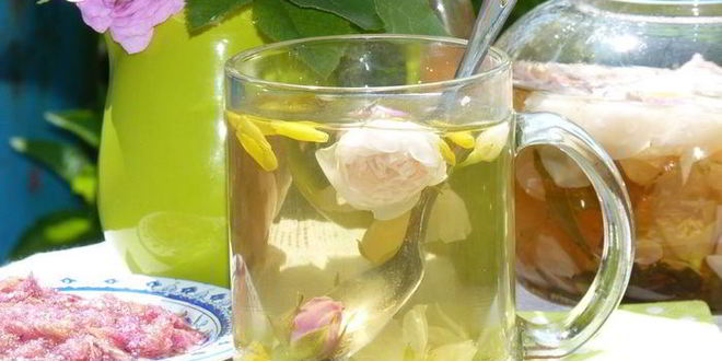 Рецепт летнего цветочного чая для подруг