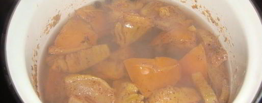 Шаг 1: согревающего пряного чая с хурмой