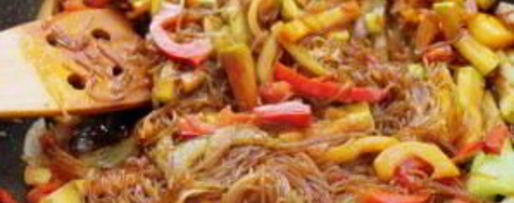 Шаг 9: фунчозы с морским коктейлем