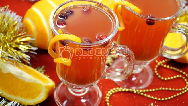 Рецепт Глинтвейна из белого вина с апельсином и клюквой