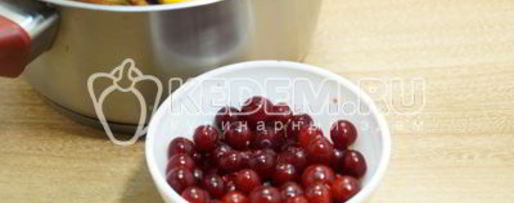 Шаг 1: глинтвейна из белого вина с апельсином и клюквой