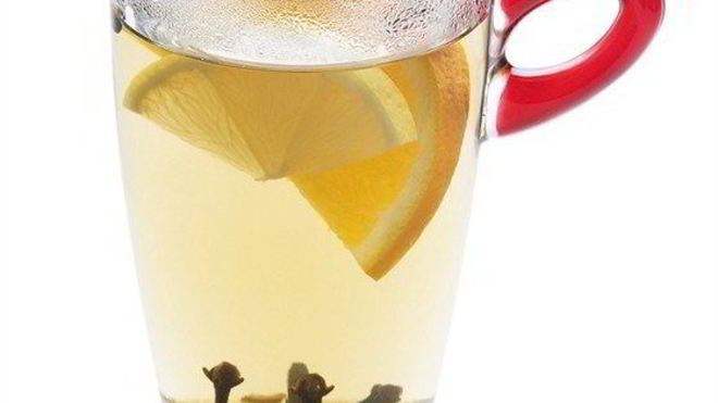 Рецепт Глинтвейна с белым вином, ромом и изюмом