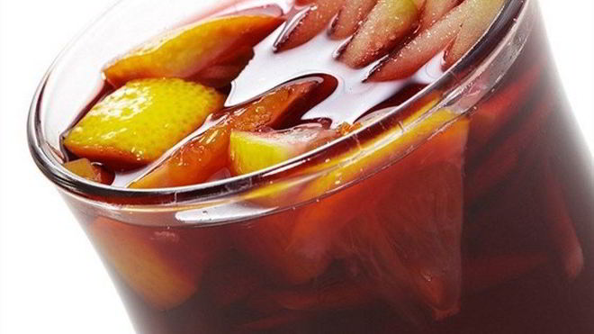 Рецепт Яблочного глинтвейна с куантро, анисом, клюквой и корицей