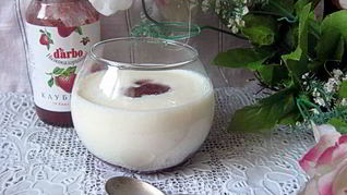 Рецепт Молочного киселя с клубничным конфитюром