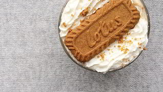 Рецепт Кофе латте с пряничной пастой Biscoff