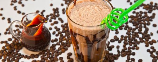 Шаг 3: кофе с шоколадным соусом