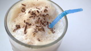 Рецепт Зимнего кофе фраппе с корицей и имбирем