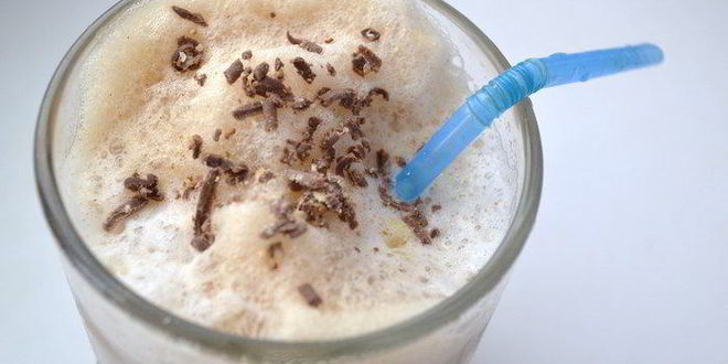 Рецепт зимнего кофе фраппе с корицей и имбирем