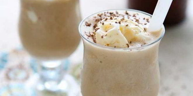 Рецепт коктейля coffee milkshake с шоколадным сиропом