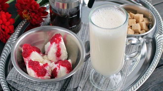 Рецепт Коктейля из сыворотки с бананом и сиропом агавы