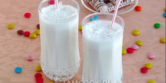 Рецепт коктейля с ликером амаретто и мороженым