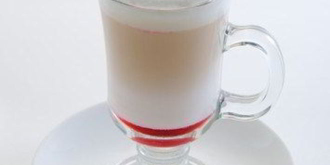 Рецепт эггнога с бренди и свежея вишнея