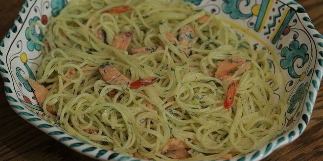 Рецепт спагетти с копченой форелью и джином