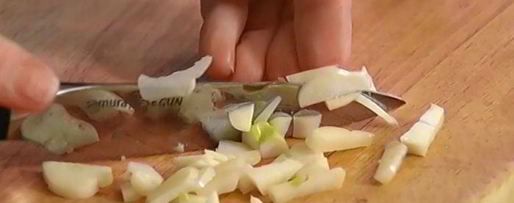 Шаг 1: спагетти с копченой форелью и джином