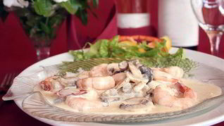 Рецепт Креветок с текилой, сливками и зеленым луком