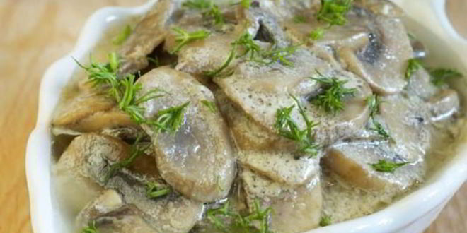 Рецепт грибов с вином и сметаной